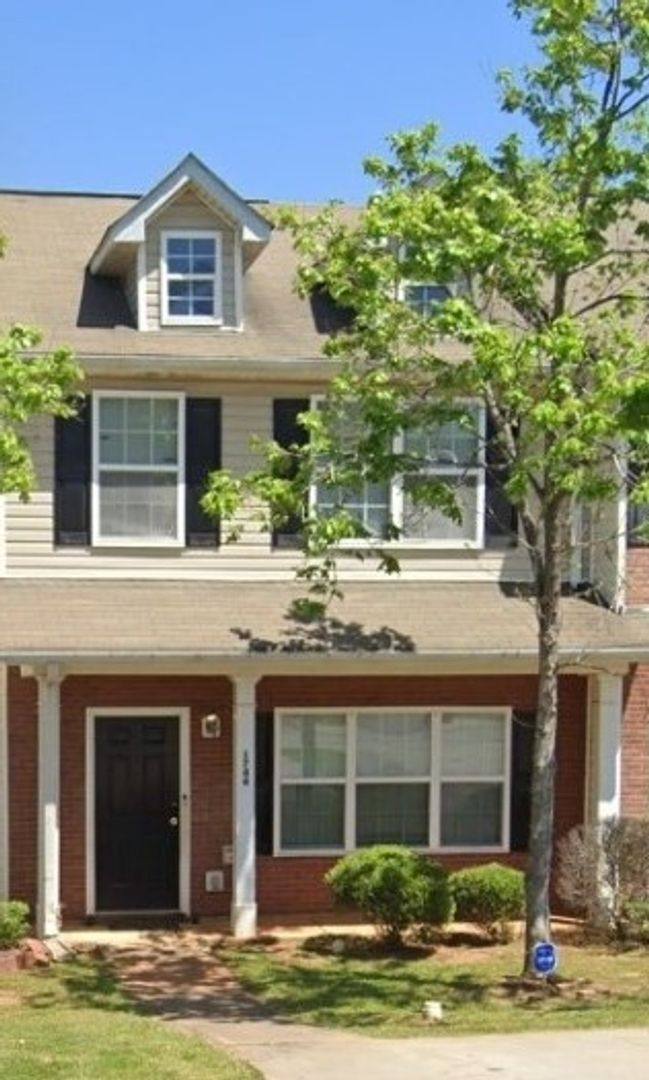 Townhouse for rent at 1744 Fielding Way, Hampton, GA 30228
