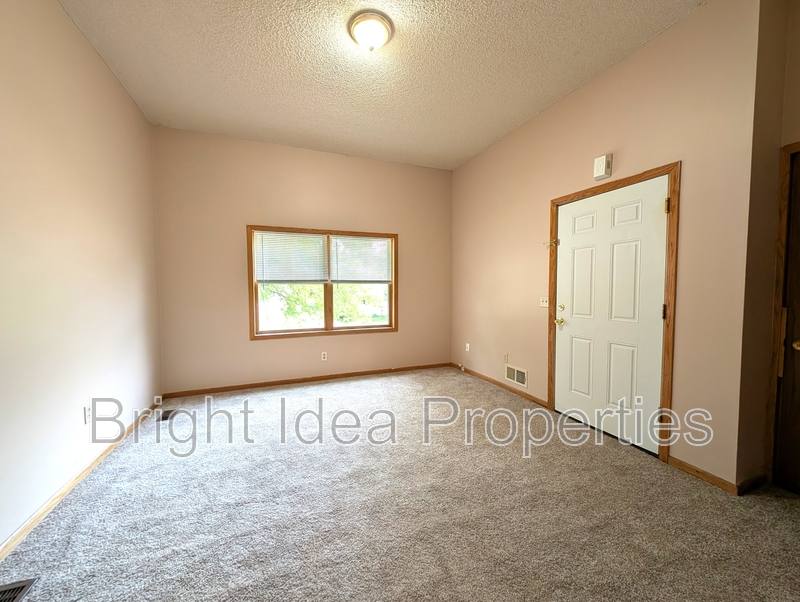 Apartment for rent at 863 Clark St #1, Saint Paul, MN 55130