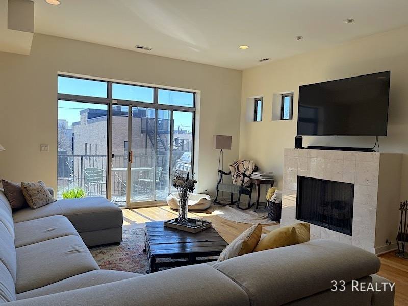Condo for rent at 2417 W Erie St, Chicago, IL 60622