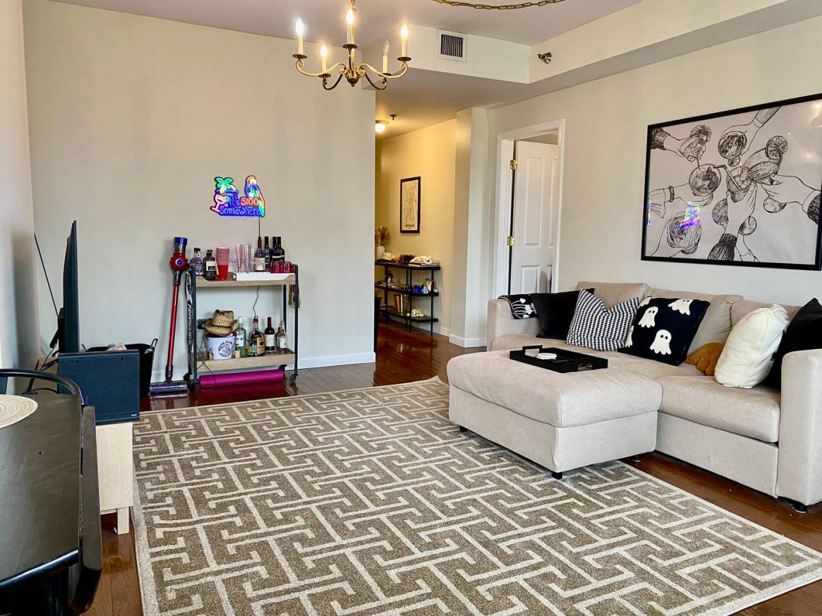 Apartment for rent at 636 Beacon St #307, Boston, MA 02115