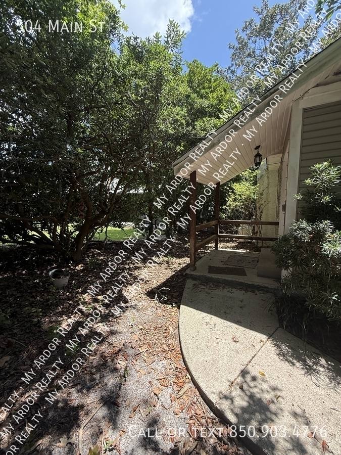 House for rent at 504 Main St, Destin, FL 32541
