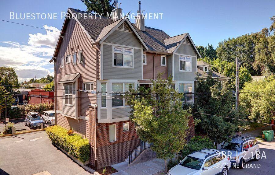 Townhouse for rent at 3523 NE Grand, Portland, OR 97212