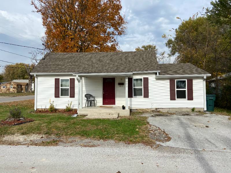 House for rent at 1001 E Chestnut St, Bolivar, MO 65613