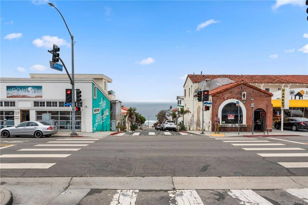 Apartment for rent at 3307 Highland Ave, Manhattan Beach, CA 90266