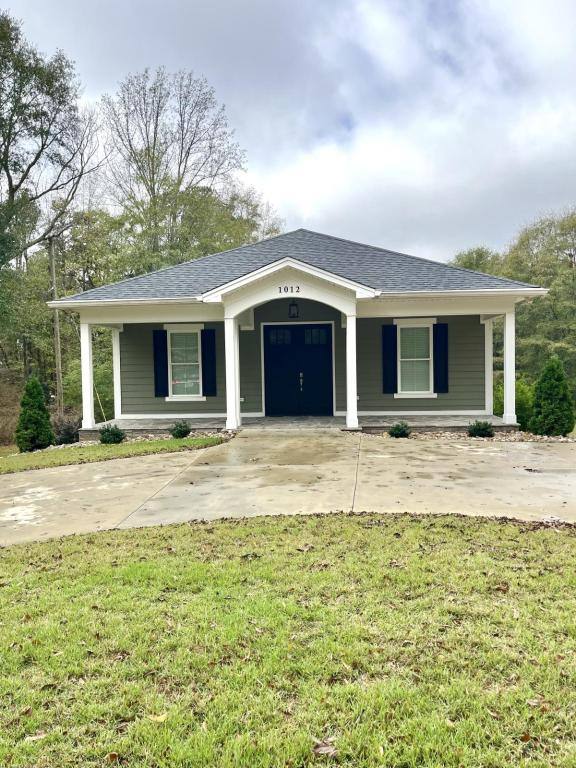 House for rent at 1012 Royal Summit Dr, Seneca, SC 29678