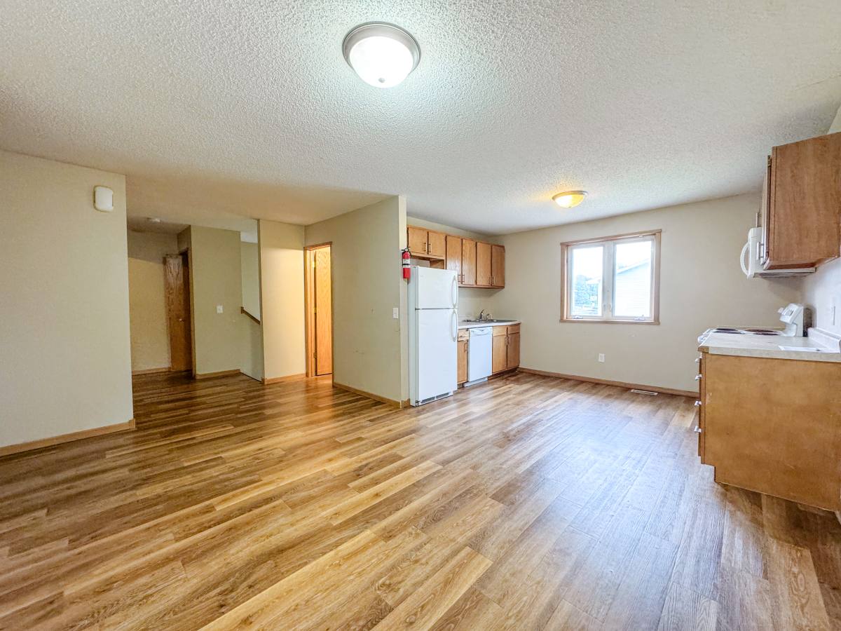 Townhouse for rent at 7629 Woodlawn Dr, Saint Paul, MN 55112
