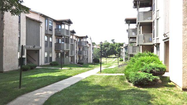 Townhouse for rent at Vivion Oaks & Townhomes, 5000 N Oak Trafficway, Kansas City, MO 64118