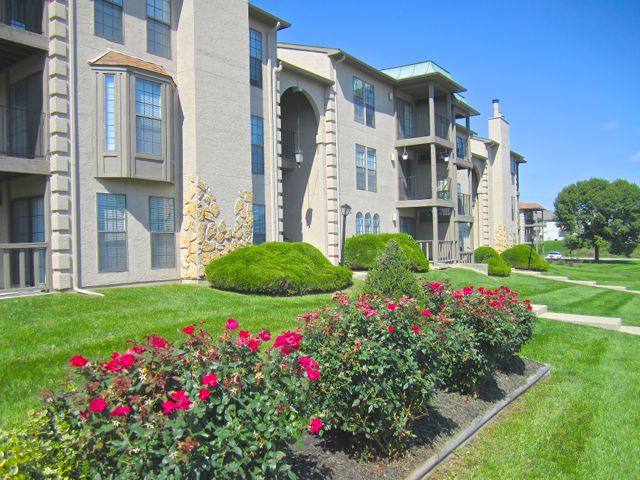 Apartment for rent at The Coves North, 5417 NW 85th St, Kansas City, MO 64154