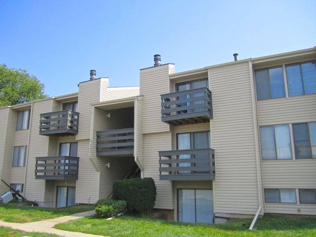 Apartment for rent at Robin Hill, 711 NE 85th St, Kansas City, MO 64155