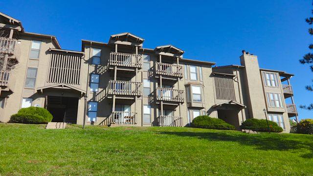 Apartment for rent at Polo Run, 820 E 93rd Terrace, Kansas City, MO 64131