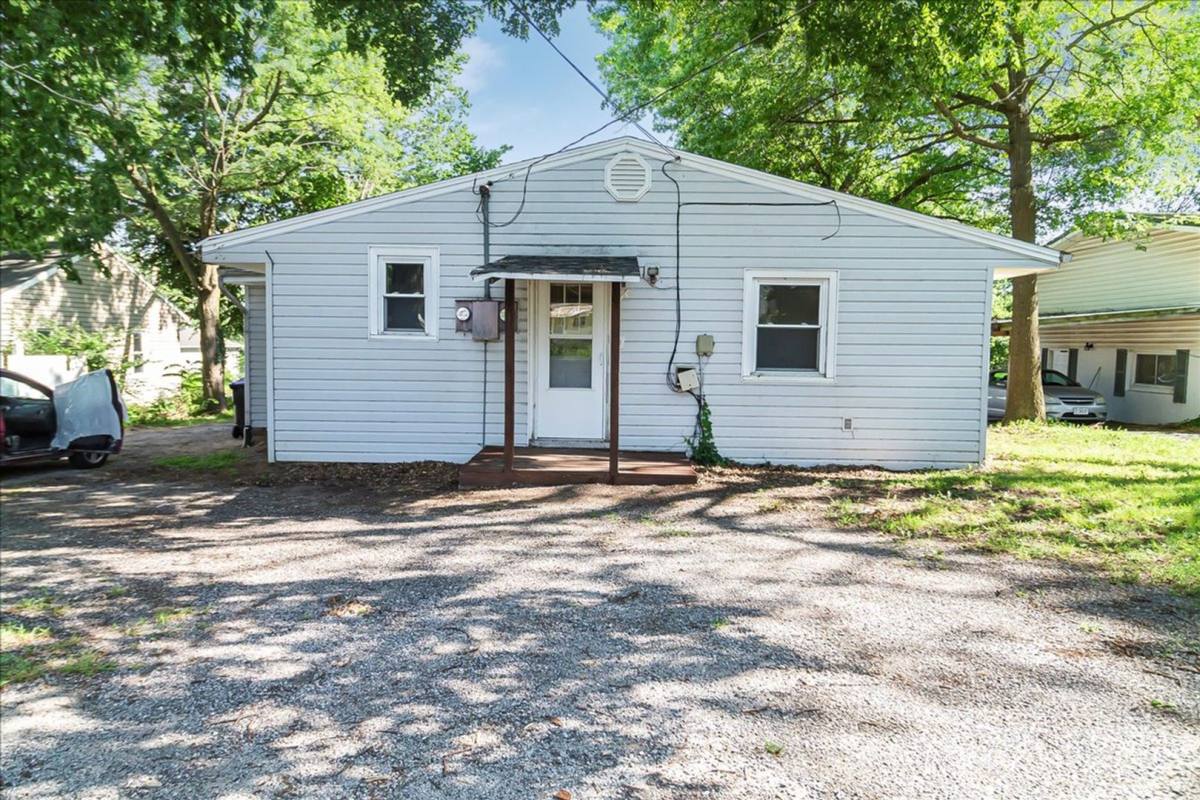 Apartment for rent at 407 Hamilton, Warrensburg, MO 64093