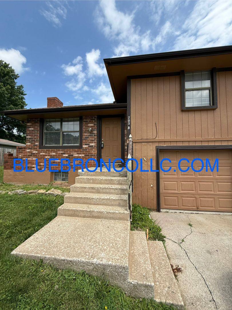 Townhouse for rent at 705 NE Banner Dr #B, Lees Summit, MO 64086