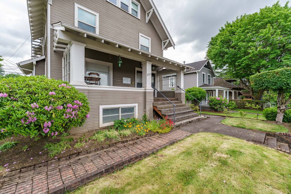 Apartment for rent at 2221 Broadway St, Vancouver, WA 98663