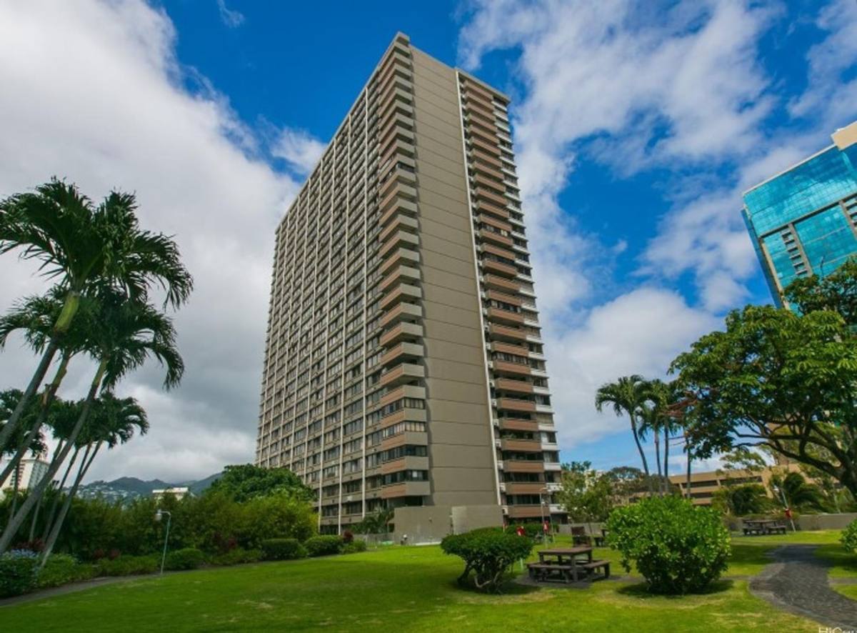 Apartment for rent at 1255 Nuuanu Ave, Honolulu, HI 96813