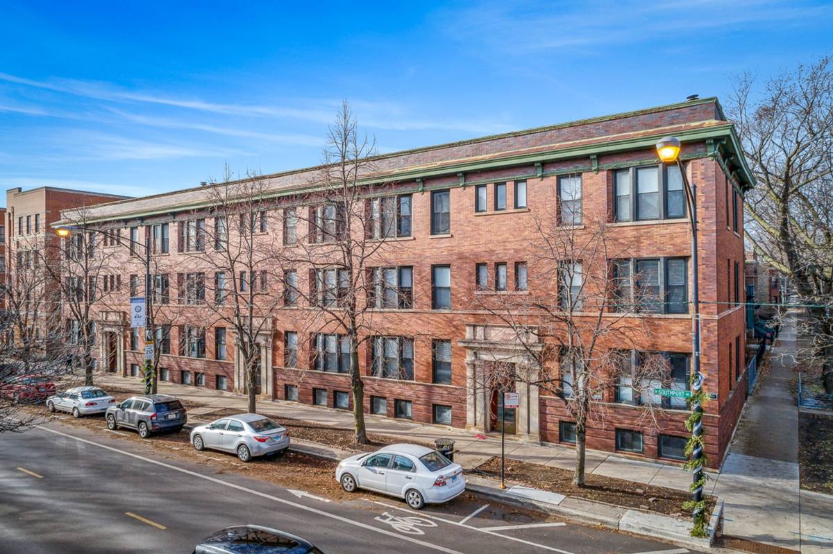 Apartment for rent at 3846 N Southport Ave, Chicago, IL 60613