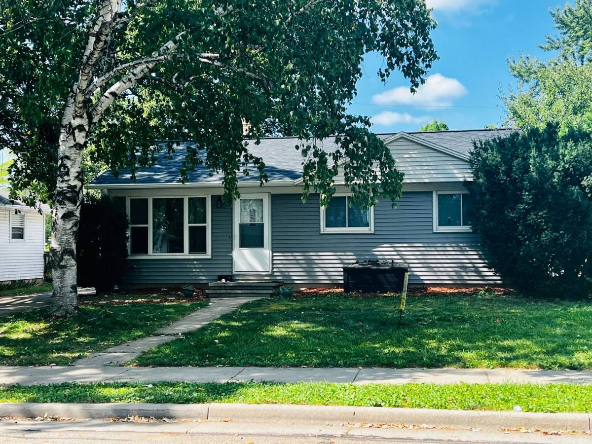 House for rent at 937 Gail St, Neenah, WI 54956