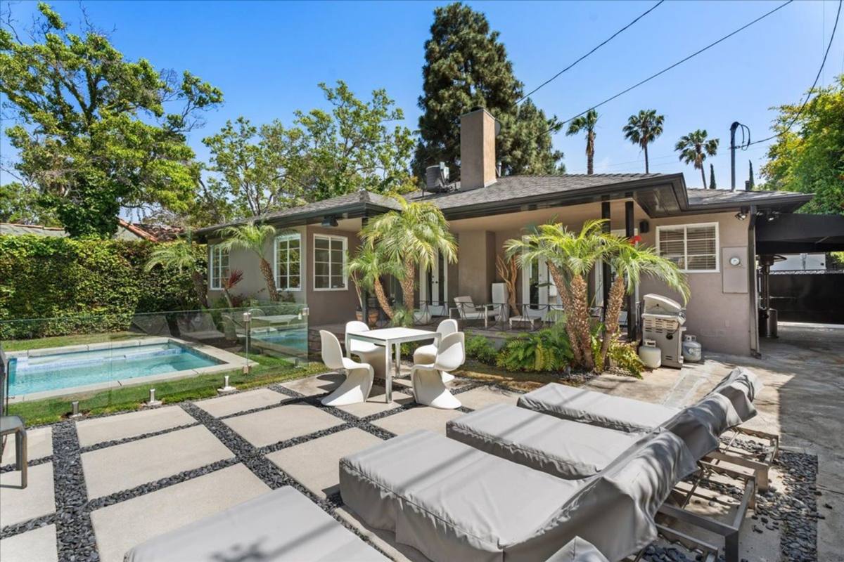 House for rent at 4663 W 9th St, Los Angeles, CA 90019