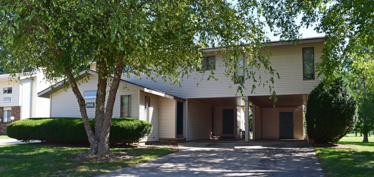 Apartment for rent at 906 Hartwell Dr, Savoy, IL 61874
