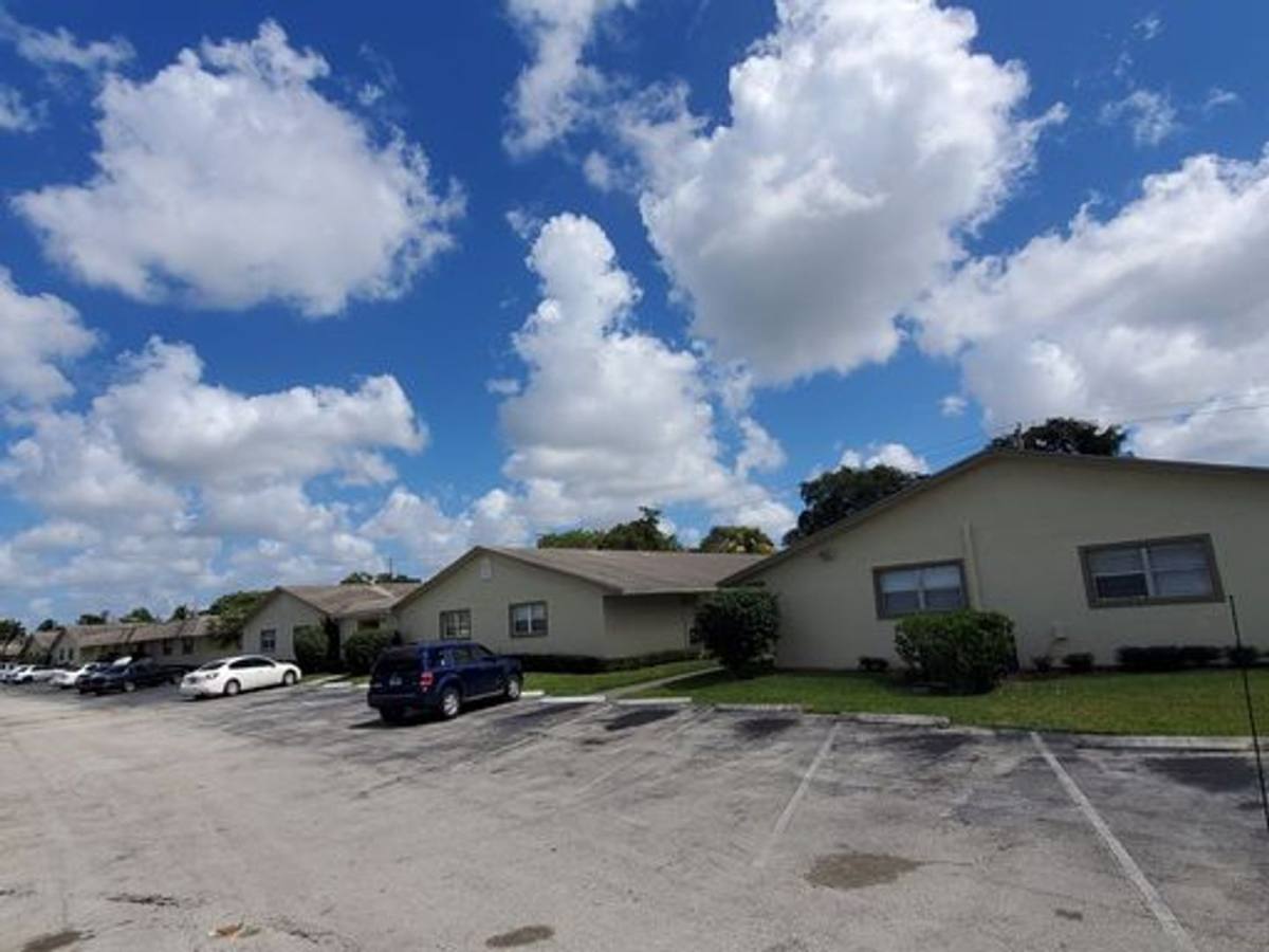 Apartment for rent at 531 Banks Rd, Pompano Beach, FL 33063