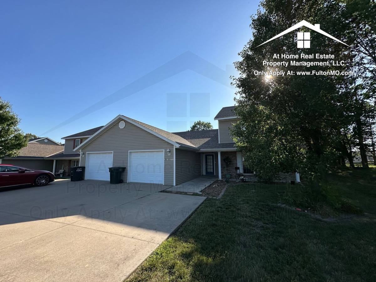 Townhouse for rent at 2531 Wood St, Fulton, MO 65251
