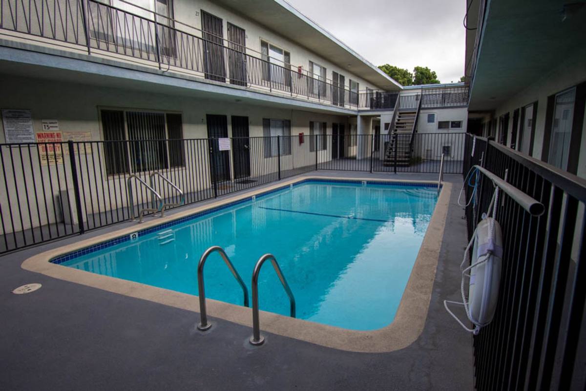 Apartment for rent at 12915 Venice Blvd, Los Angeles, CA 90066