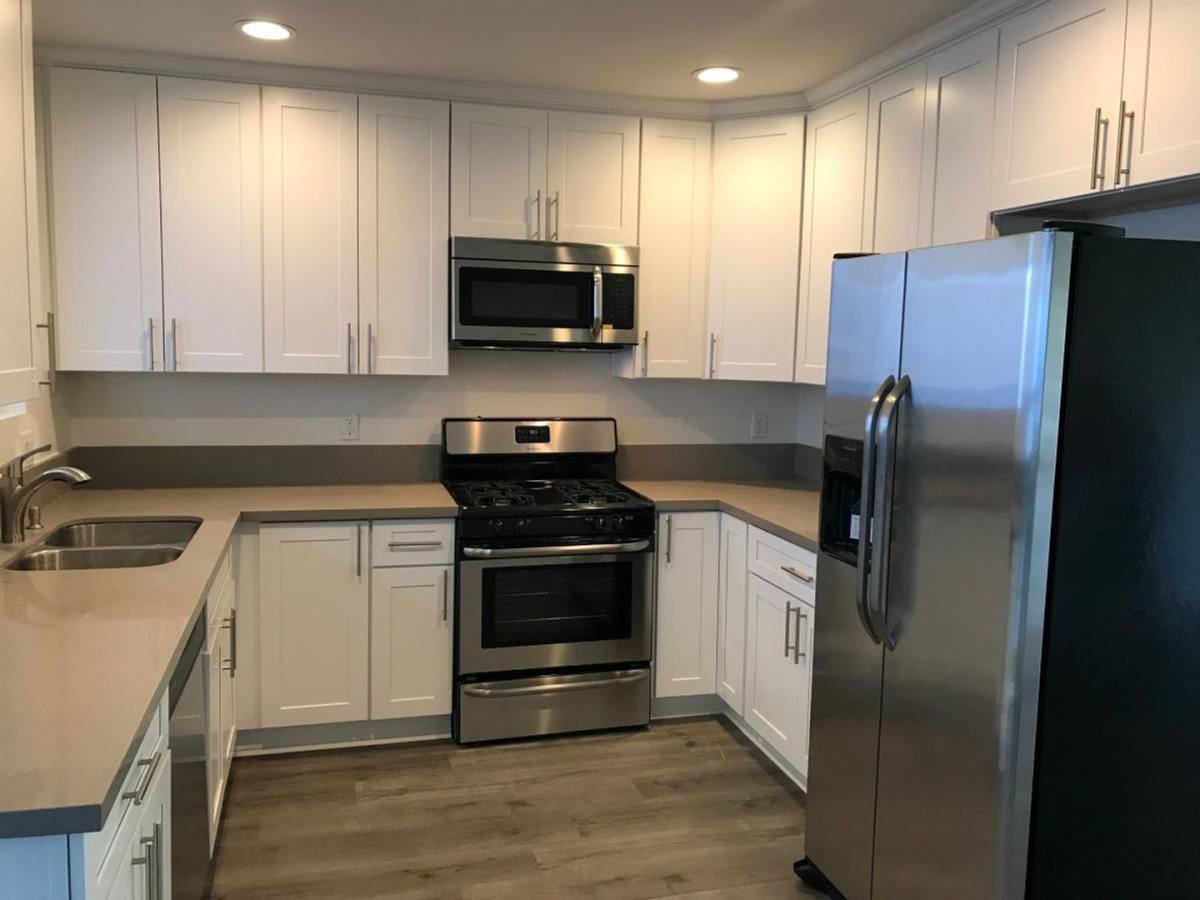 Apartment for rent at 13535 Moorpark St, Sherman Oaks, CA 91423