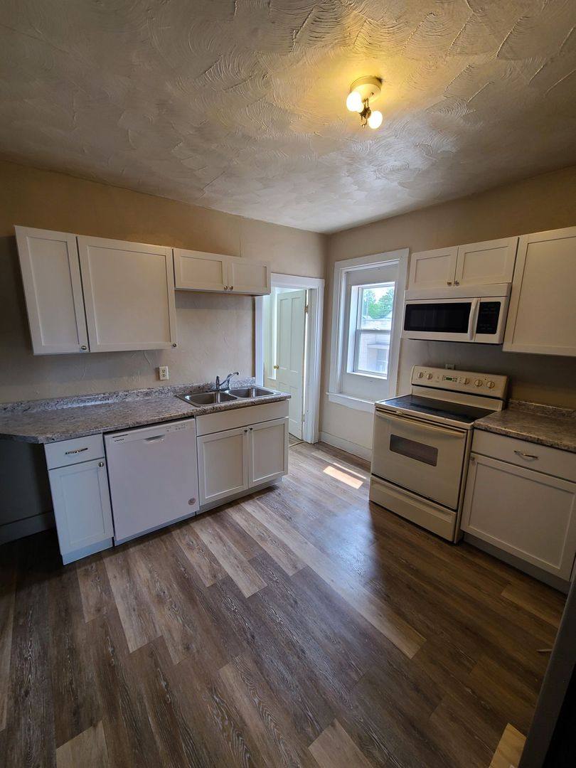 Apartment for rent at 100 N Lake Ave, Gillett, WI 54124