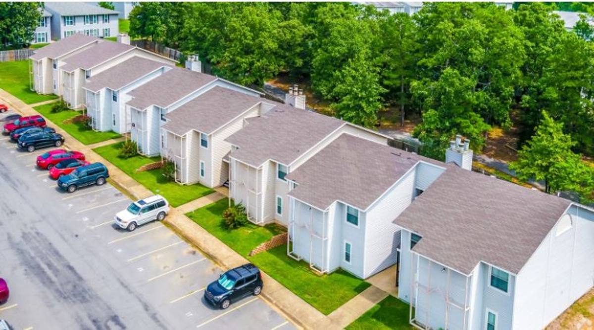 Apartment for rent at 100 Edgewood Dr, Maumelle, AR 72113