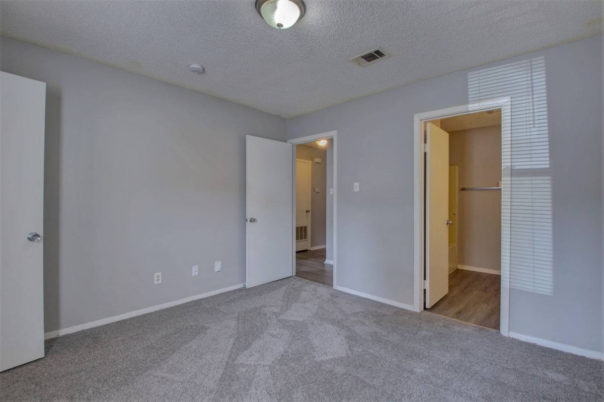 Apartment for rent at 100 Edgewood Dr, Maumelle, AR 72113