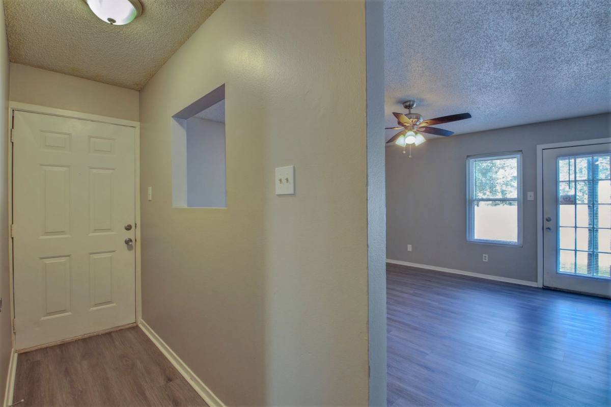 Apartment for rent at 100 Edgewood Dr, Maumelle, AR 72113
