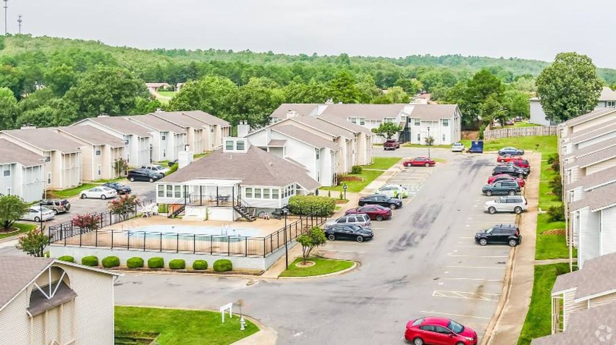 Apartment for rent at 100 Edgewood Dr, Maumelle, AR 72113