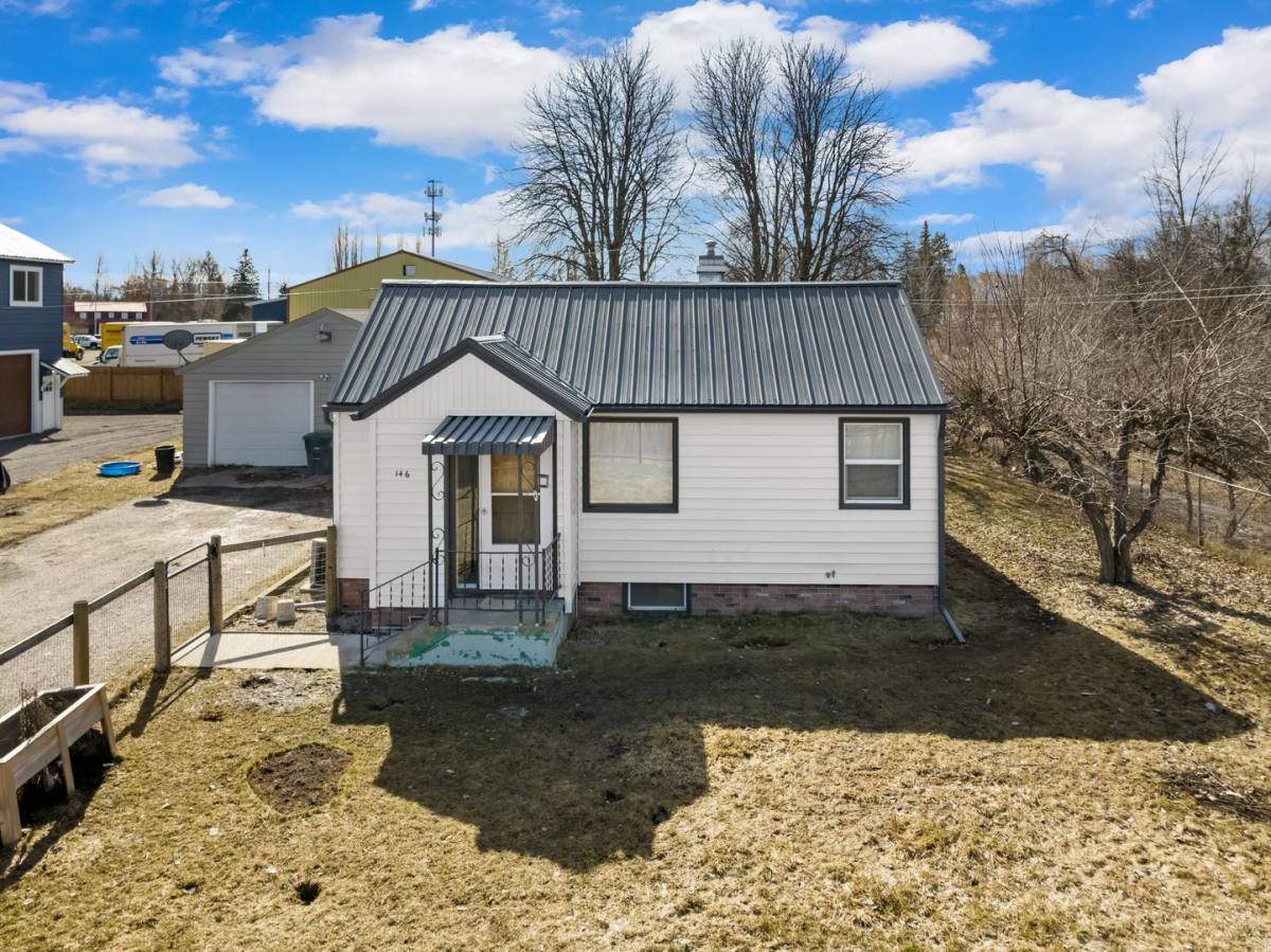 146 E Cottonwood Dr, Kalispell, MT 59901