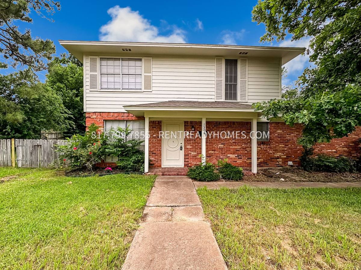 House for rent at 1304 N Blanton Dr, Sherman, TX 75092