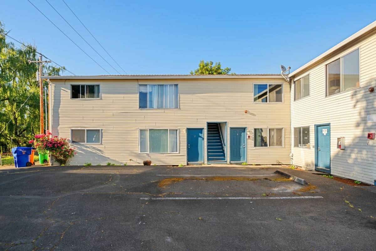 Apartment for rent at 9512-9524 N Oswego Ave, Portland, OR 97203