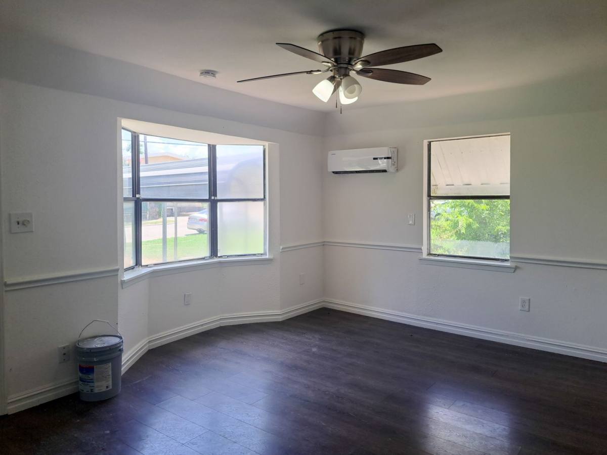 House for rent at 57201 Perry St, Irving, TX 75060