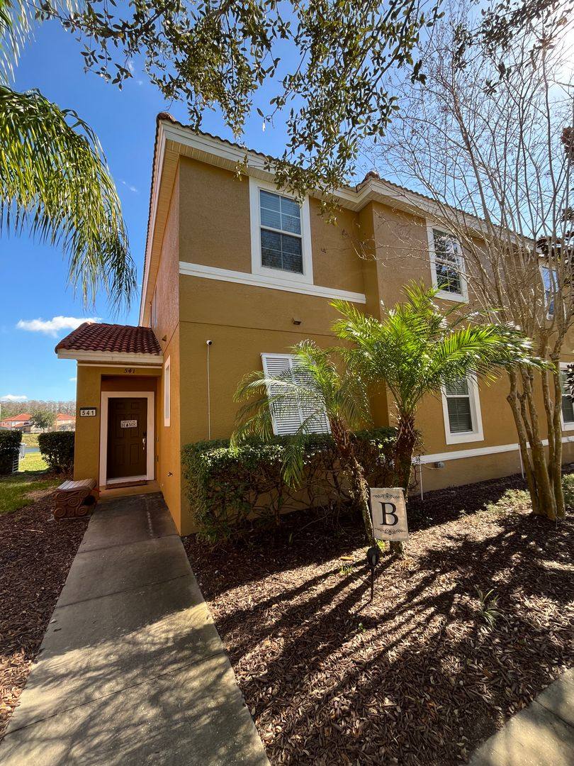 541 Las Fuentes Dr, Kissimmee, FL 34746