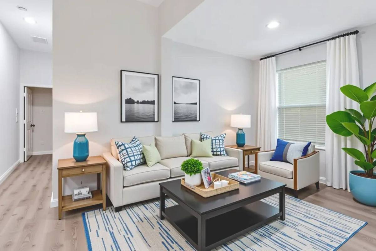 Apartment for rent at 813 W 9th St, Dallas, TX 75208