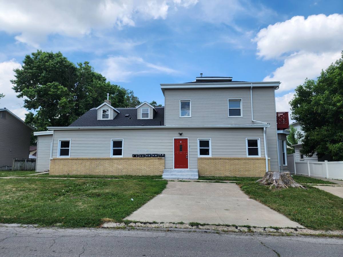 Apartment for rent at 613 E Robinson St, Knoxville, IA 50138