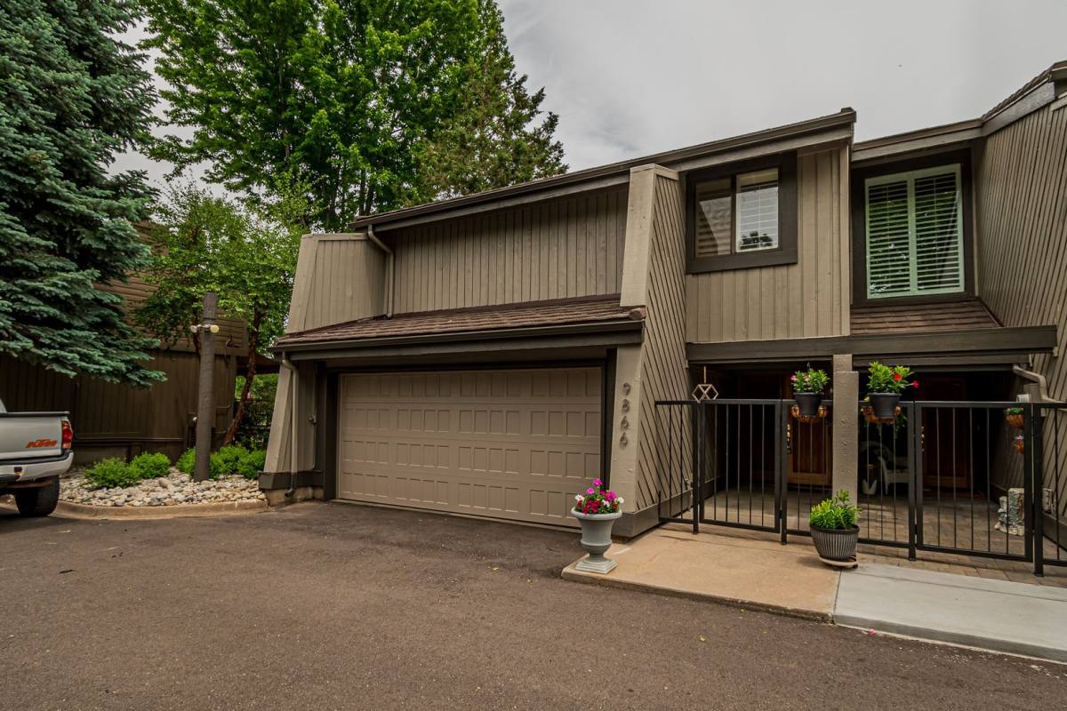 Townhouse for rent at 9866 E Maplewood Circle, Englewood, CO 80111