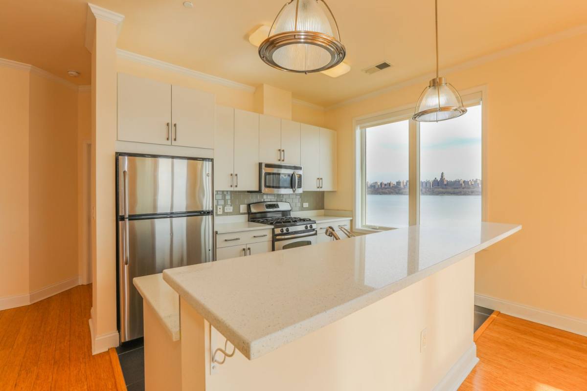 Apartment for rent at 5 Main St, Edgewater, NJ 07020