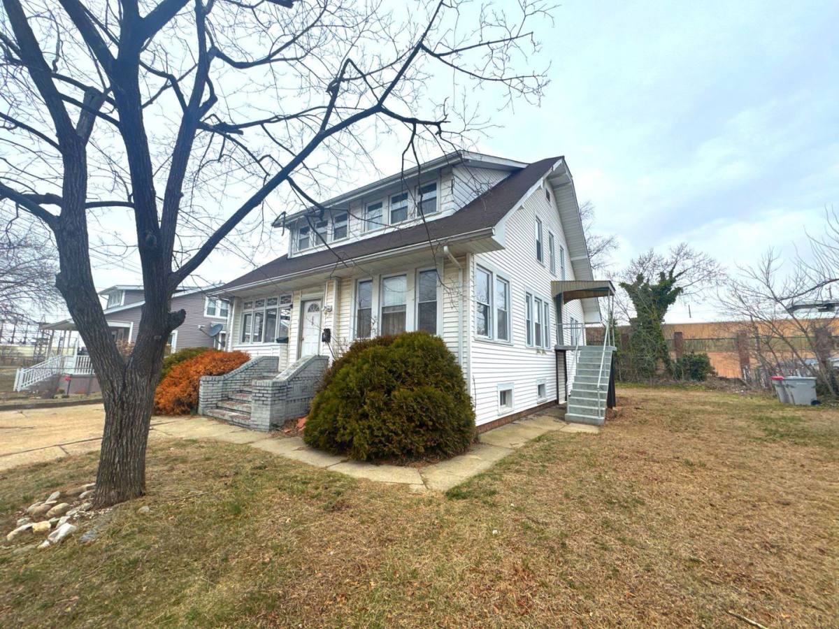 Apartment for rent at 220 W Plum St #2nd, Vineland, NJ 08360