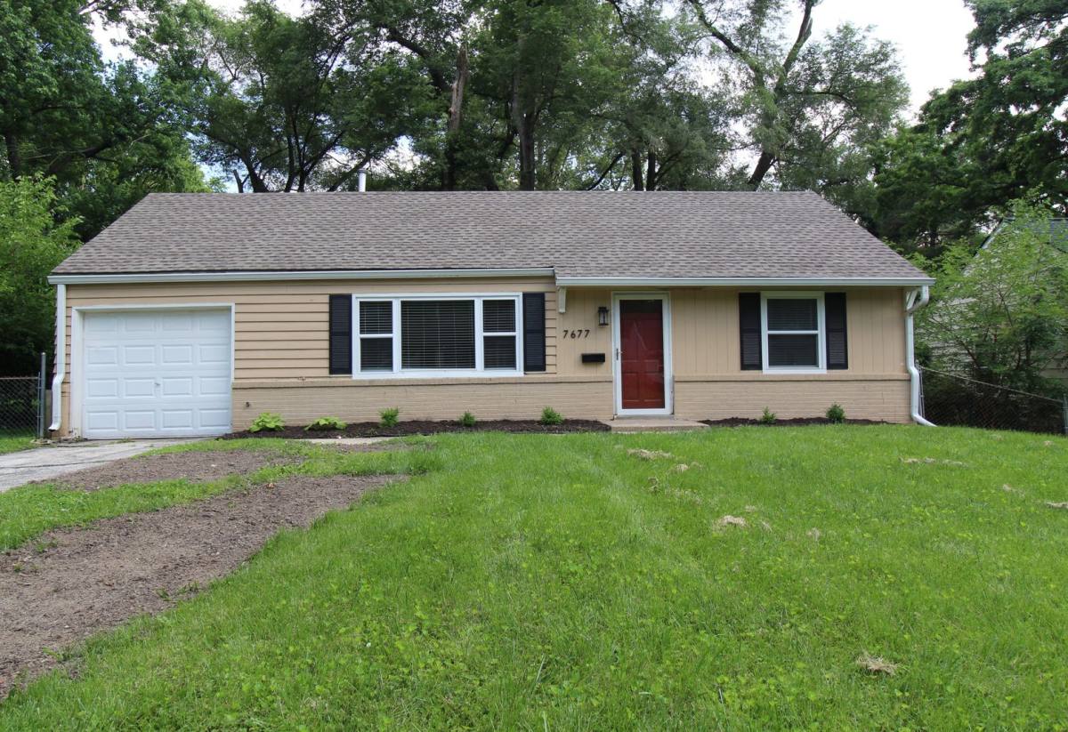 House for rent at 7677 High Dr, Prairie Village, KS 66208