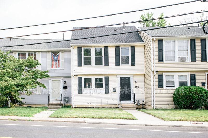 Townhouse for rent at 121 Rancocas Rd, Mount Holly, NJ 08060