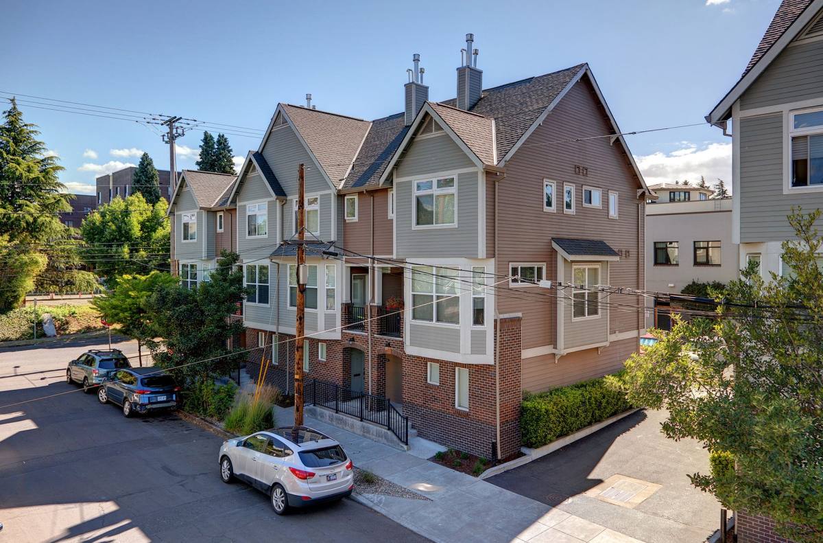 Townhouse for rent at 425 NE Fremont, Portland, OR 97212