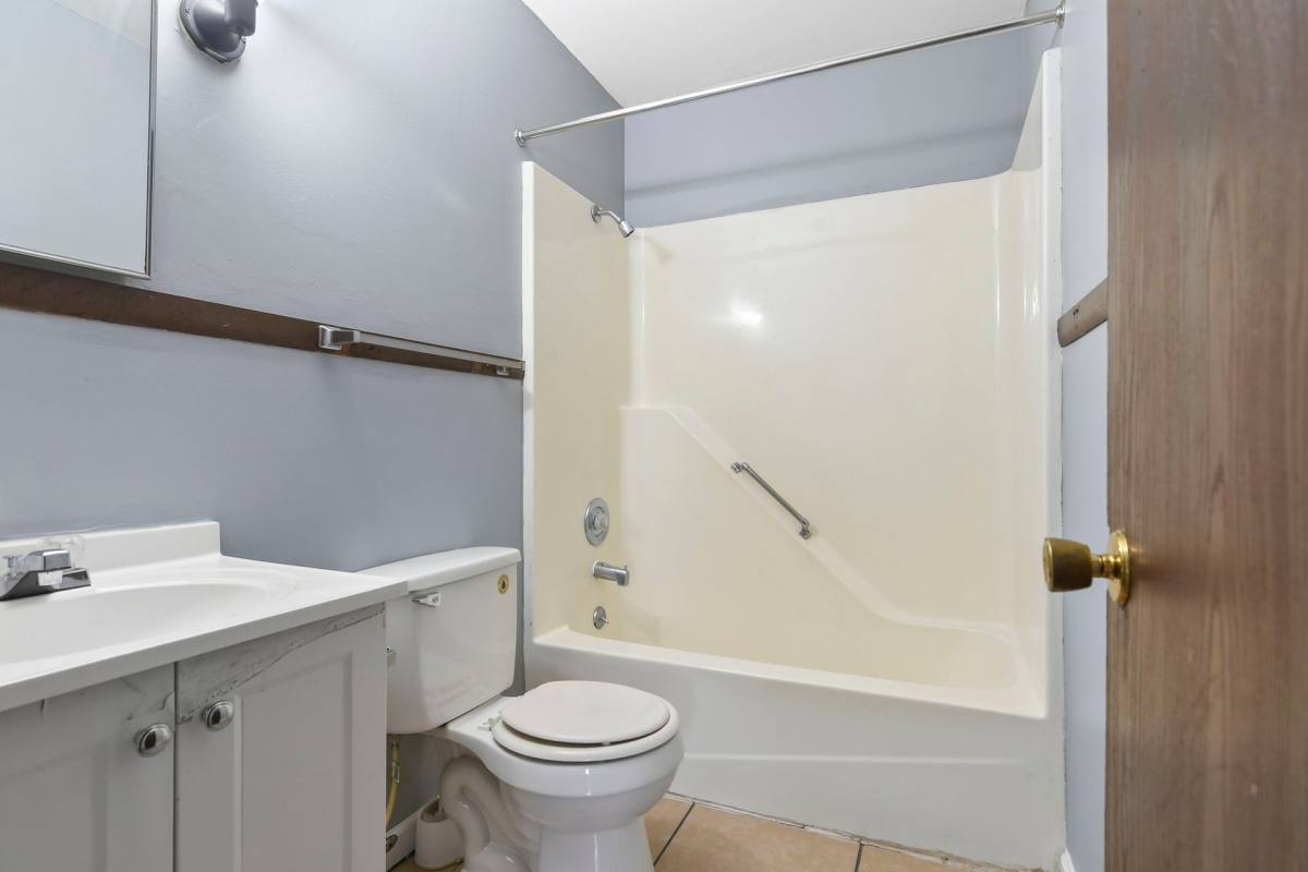 Apartment for rent at 2844 Stanton St, Springfield, IL 62703