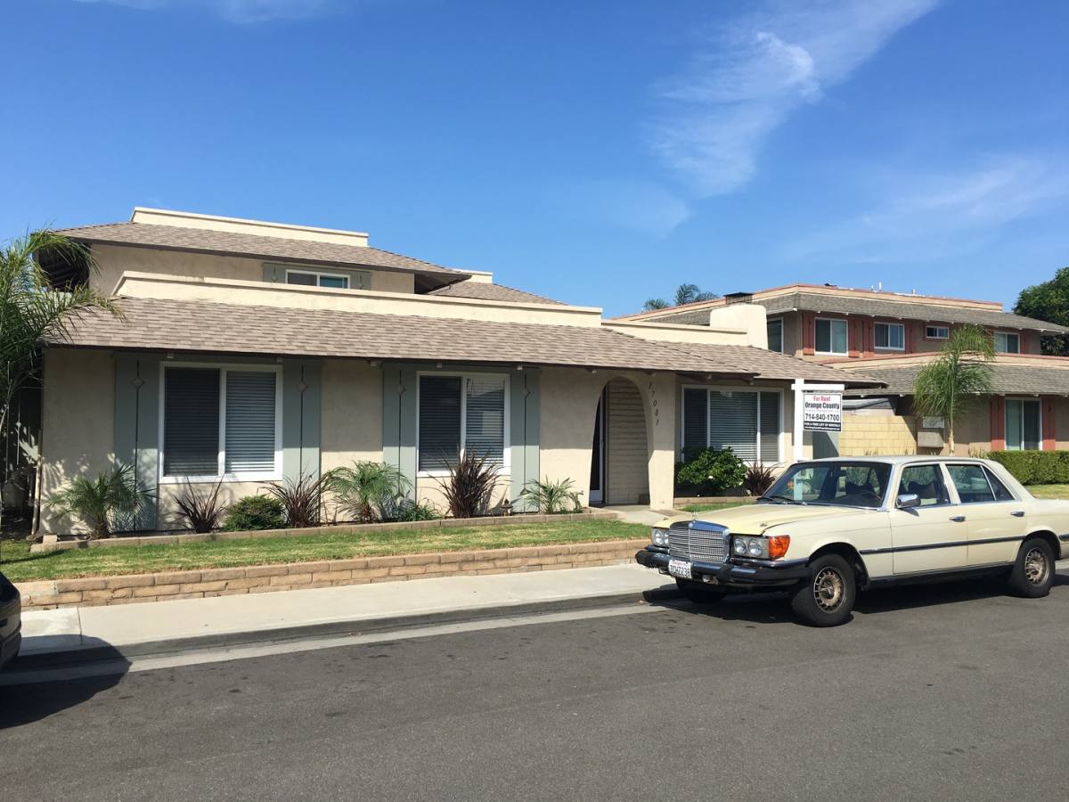 Apartment for rent at 17081 Evergreen Circle, Huntington Beach, CA 92647