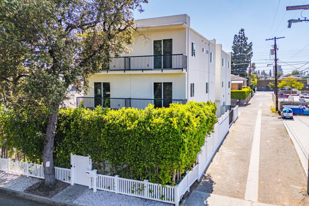 Apartment for rent at 4445 Auckland Ave, North Hollywood, CA 91602