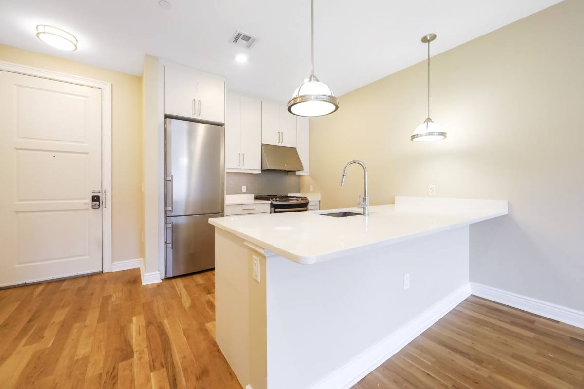 Apartment for rent at 10 Main St, Edgewater, NJ 07020