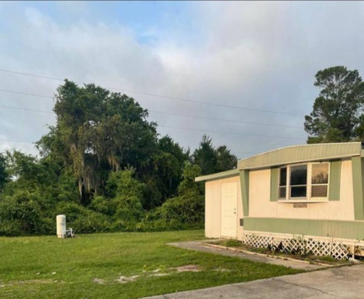 House for rent at 35229 Orange Grove Lane, Leesburg, FL 34788