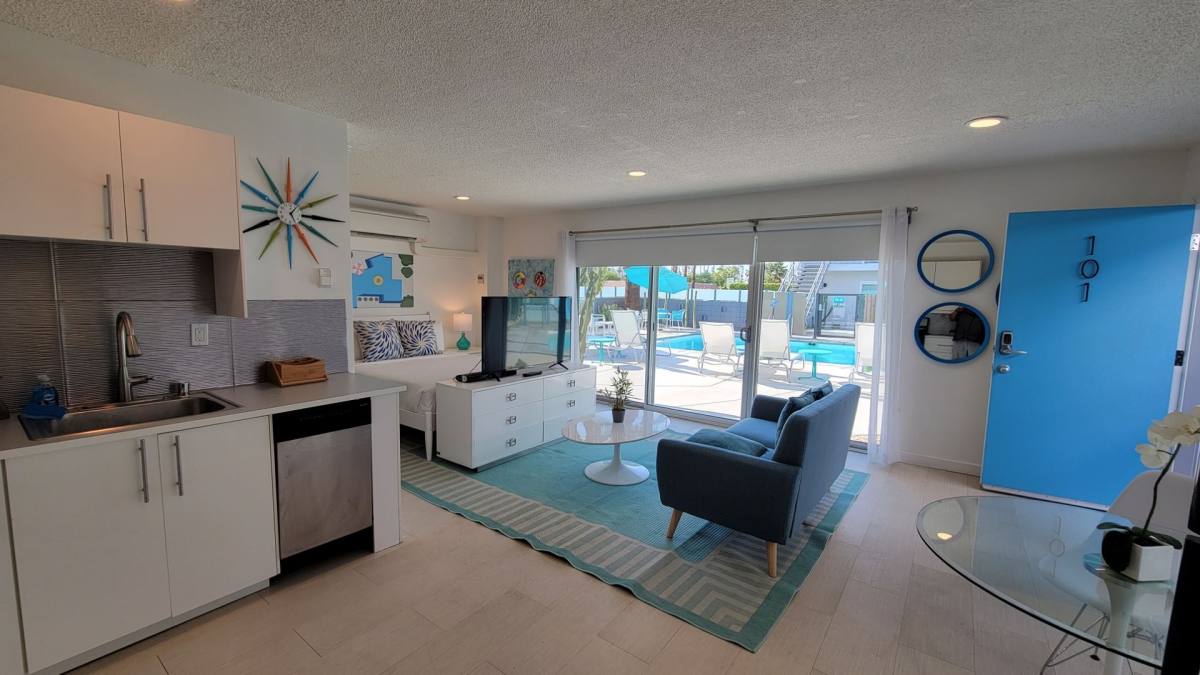 Apartment for rent at 1530 E Palm Canyon Dr, Palm Springs, CA 92264